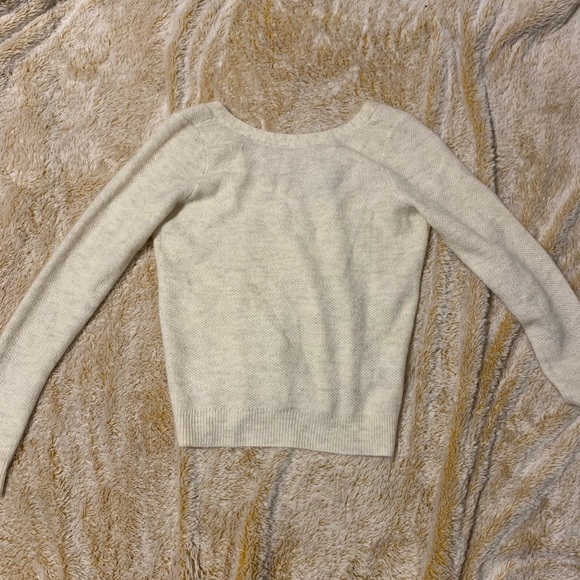 Cute Abercrombie sweater - Picture 1 of 3